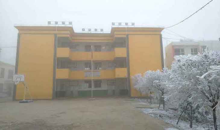 云南留守男孩冒冰霜上學(xué)，結(jié)成“冰花”獲網(wǎng)友鼓勵，看著讓人心疼08.jpg